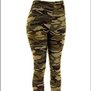 Camo stretchy pants/leggins